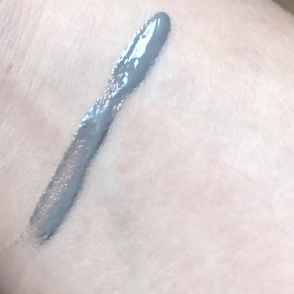 🟠 4 for $25 🟠 BE A BOMBSHELL LIP GLOSS - Picture 2 of 7